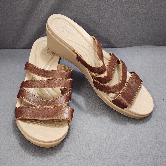 Crocs Leigh II Wedge Sandals Womens Size 10 Brown Tan Strappy Slide Comfort - Picture 1 of 11